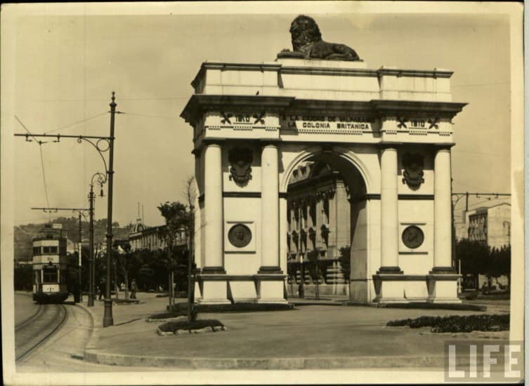 Arco Britanico en avda brasil 30s