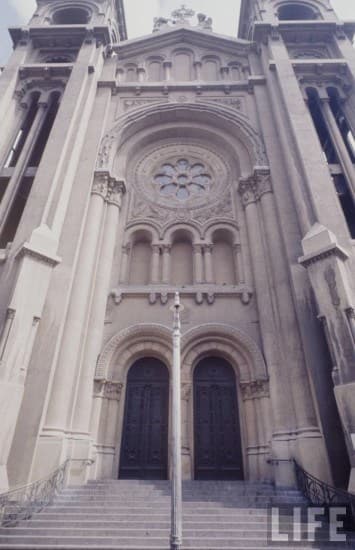 Iglesia de los Santísimos Sacramentos en 1971