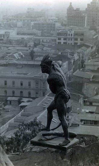 Caupolicán sobre el Cerro Santa Lucía en los 20’s