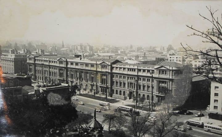 Casa Central Universidad Católica alrededor de los 50.