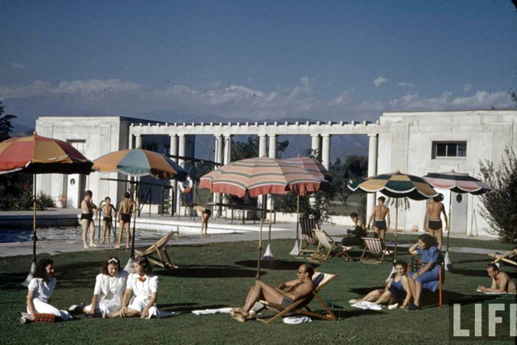 Veraneantes en Club de Golf Los Leones en el año 1941.