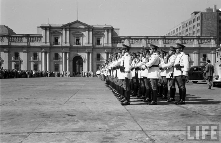 Cambio de Guardia en Palacio La Moneda, 1950