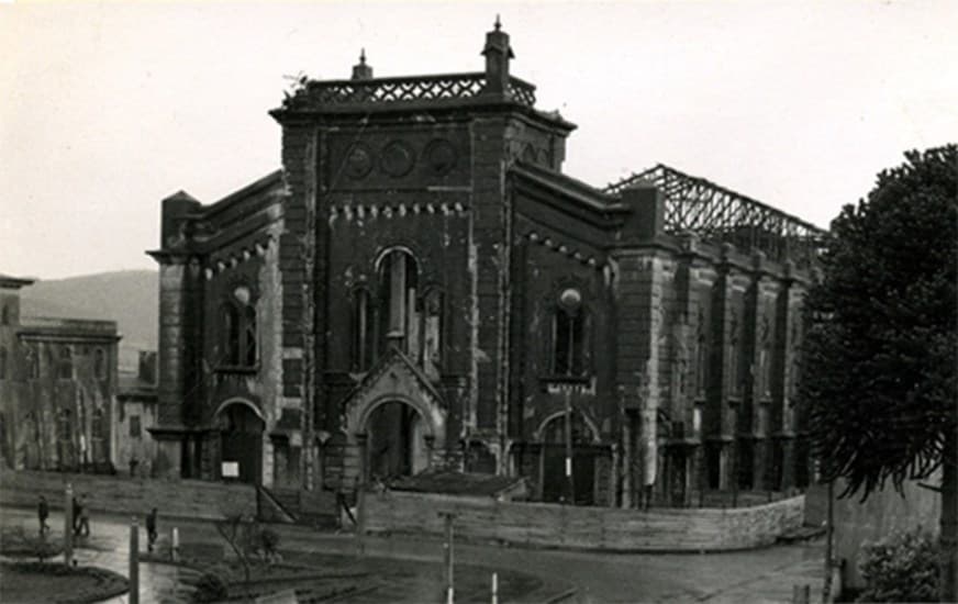Demolición de la Catedral de Ancud en Septiembre de 1961.