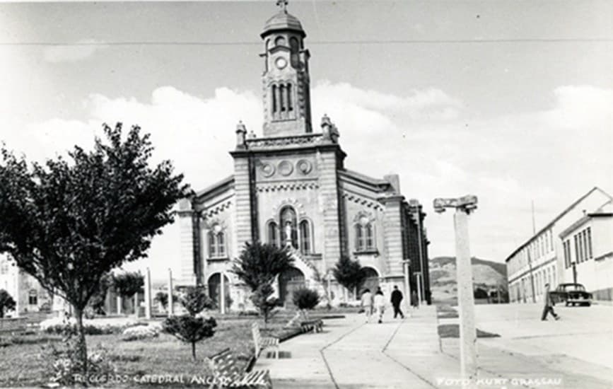 Catedral y Plaza de Ancud en 1950