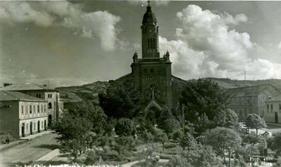 Catedral y Plaza de Ancud en 1935.