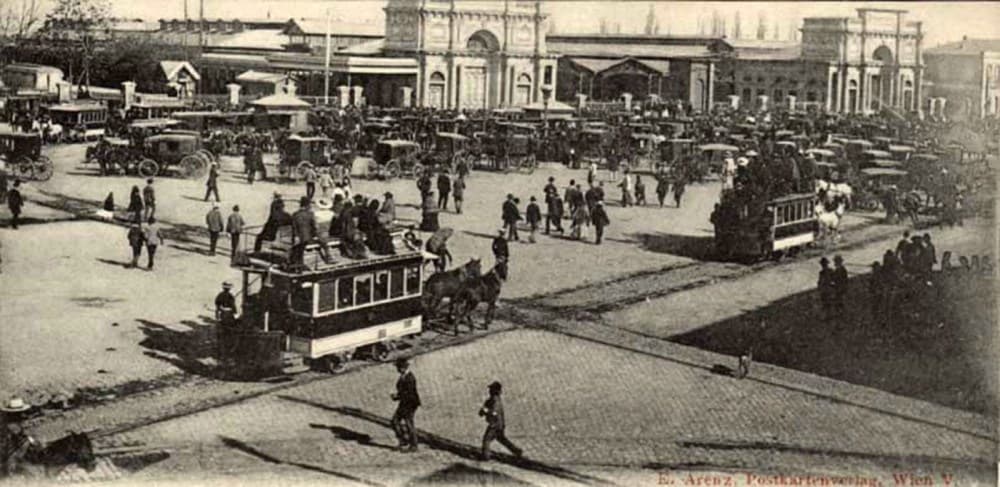Antiguo diseño de Estación Central, y el tráfico en la Alameda, circa 1885.