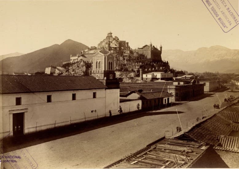 Alameda y Cerro Santa Lucía en 1874.
