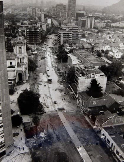 Avenida Providencia y la construcción de la Linea 1 del Metro de Santiago, 1980.