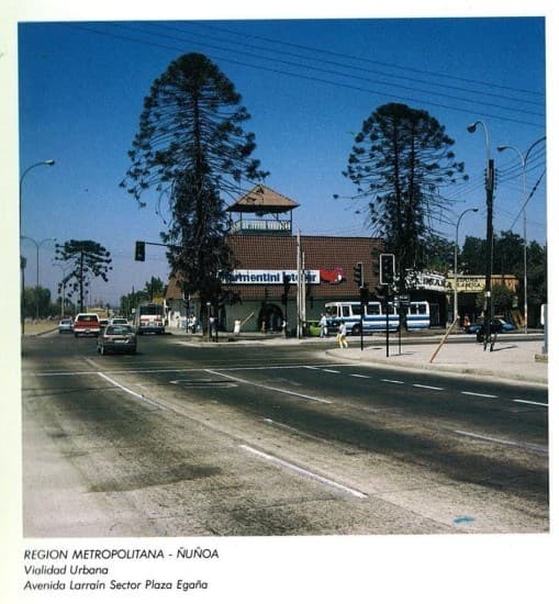 Esquina de Plaza Egaña, Ñuñoa, en 1988.