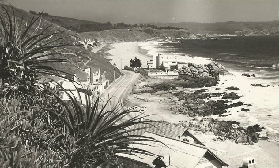 Playa de Reñaca y camino costero a Concón en 1954.