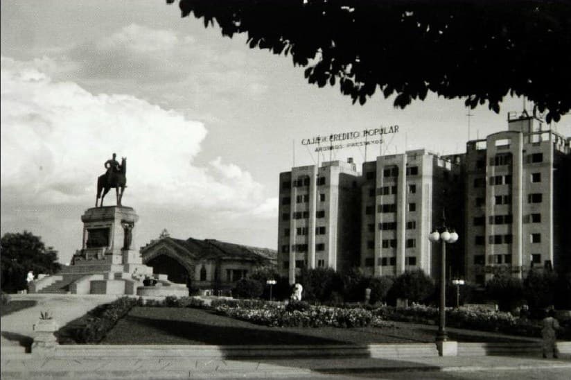 Plaza Baquedano, Edificios Turri y Estación Pirque circa 1940