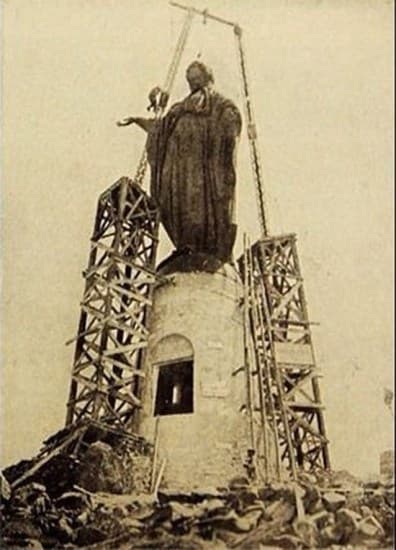 Instalación de la Virgen del Cerro San Cristóbal en 1908