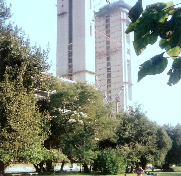 Construcción de la Torre Telefónica, año 1995
