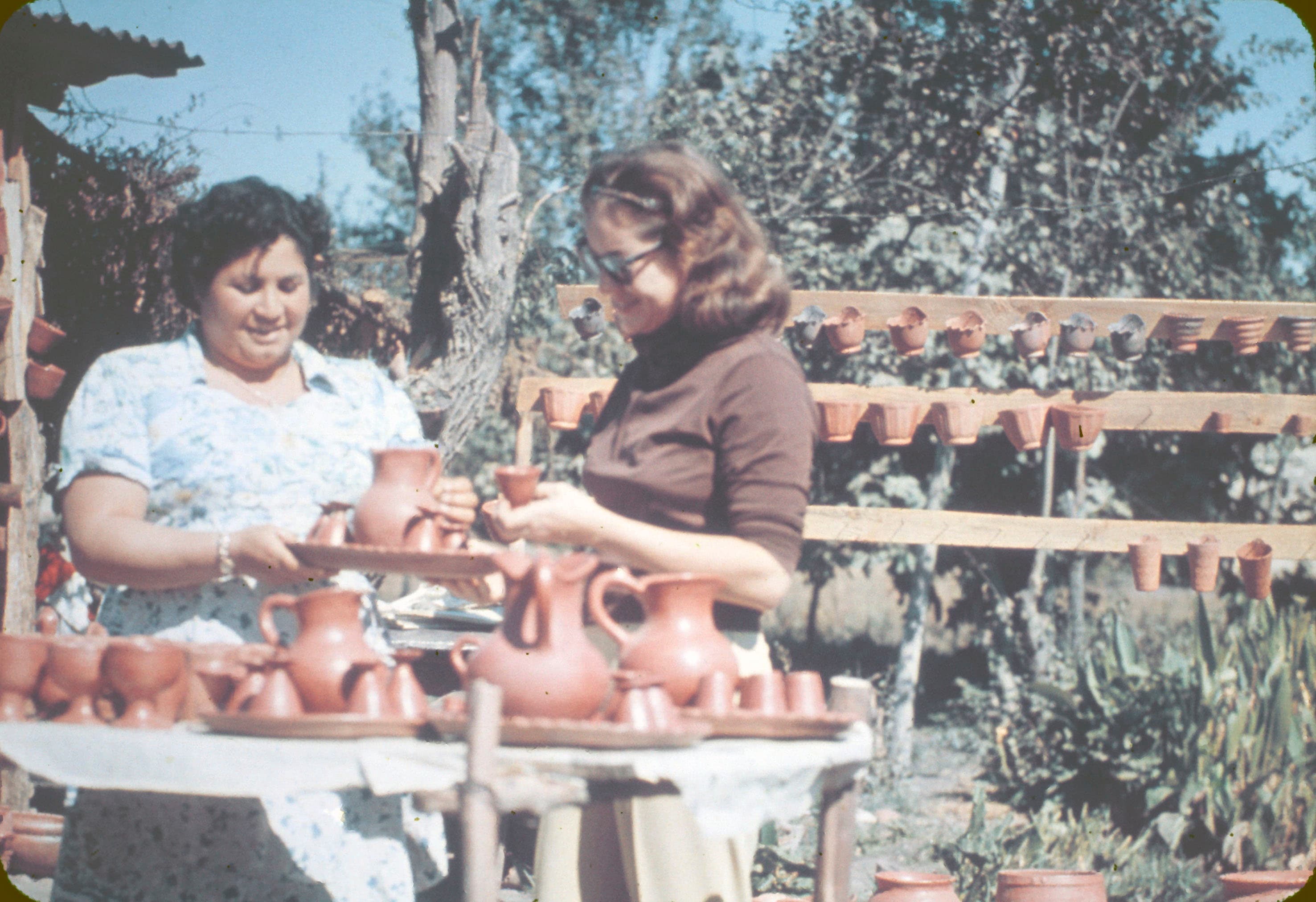 Artesanía en Pomaire, en los años 60s.