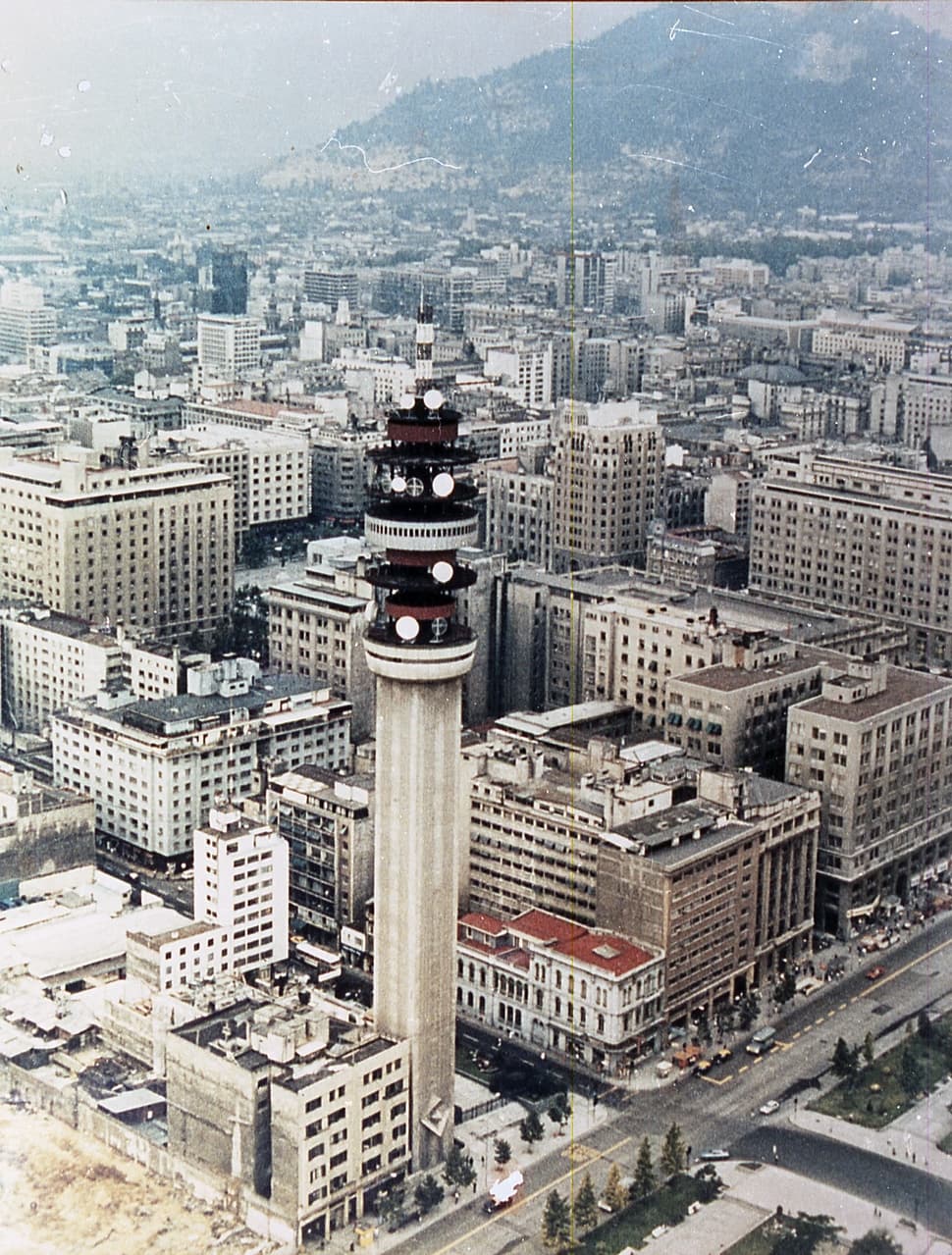 Vista aérea de la Torre Entel en 1992