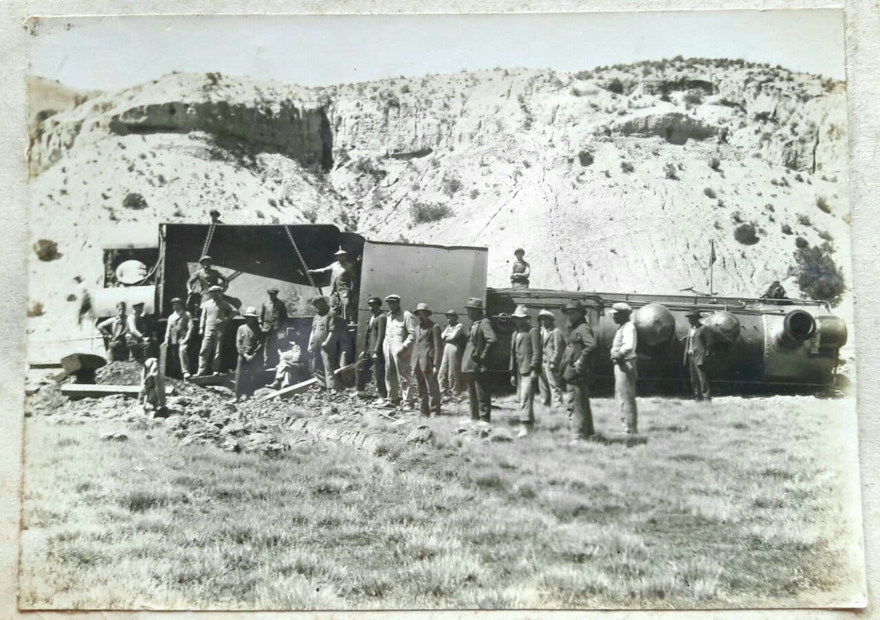 Tren volcado en los años 40s.