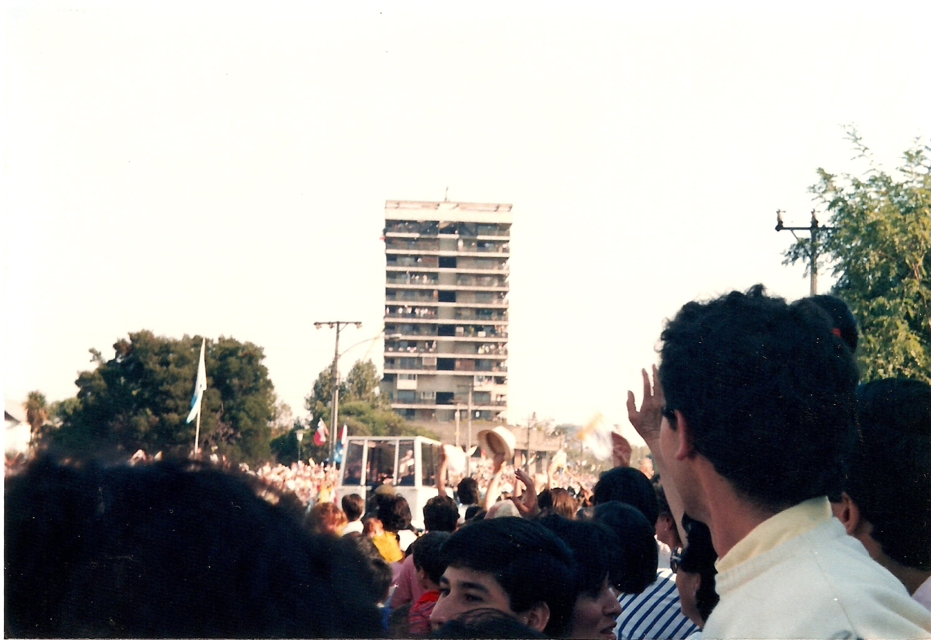 Juan Pablo II en Papa Movil, 1987