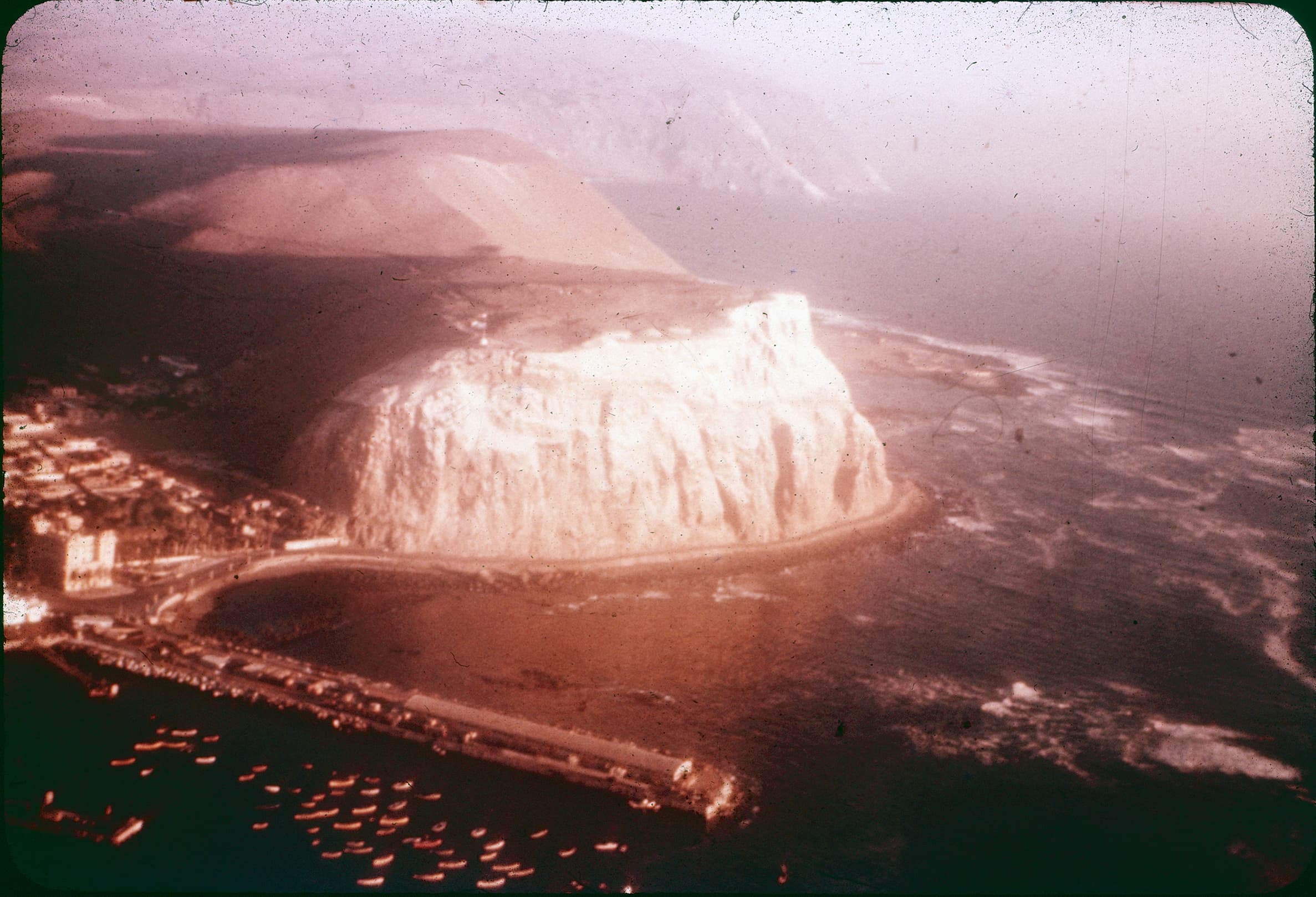 Vista aérea del Morro de Arica, década de los ‘60.