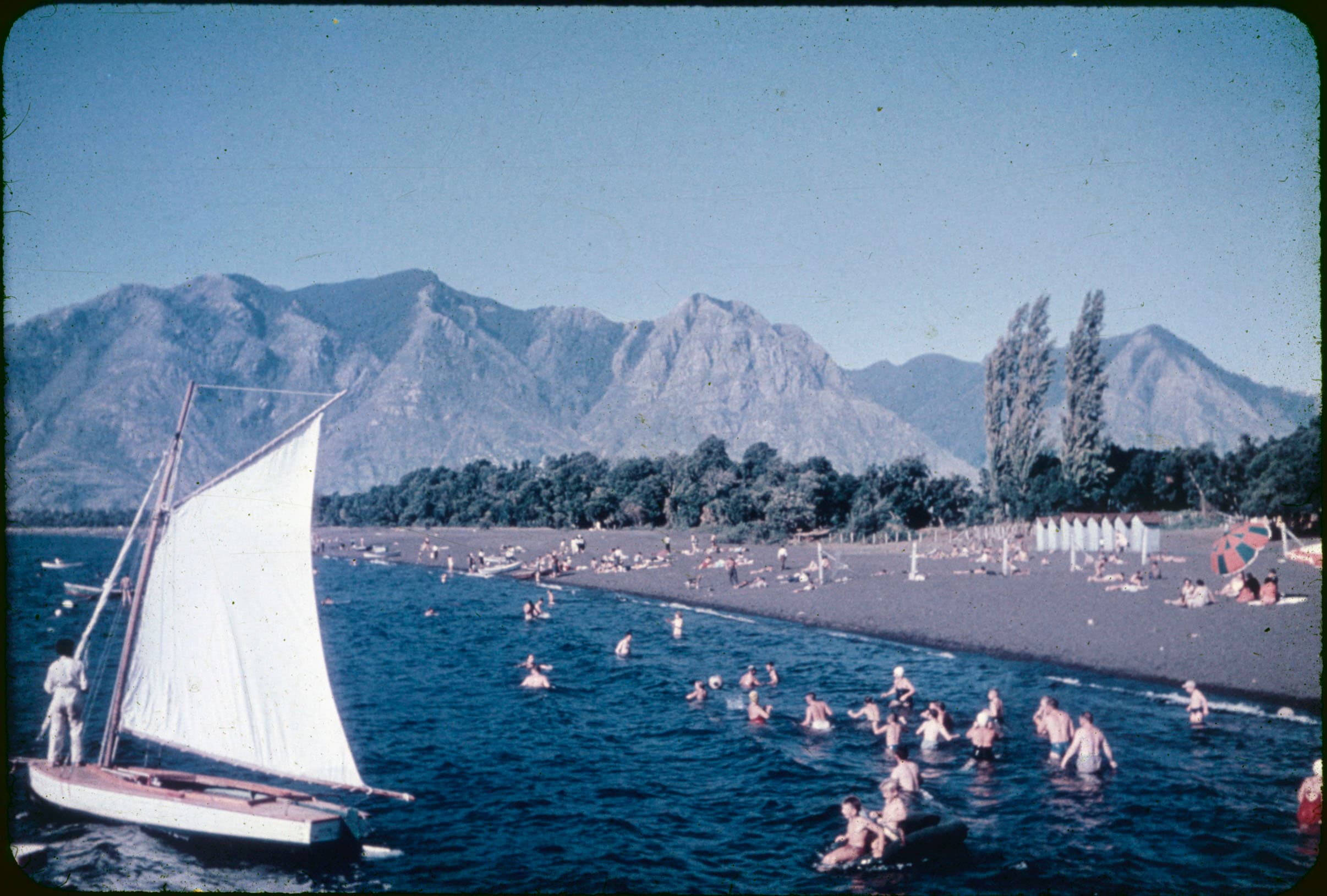 Verano en playa Pucón, 1960
