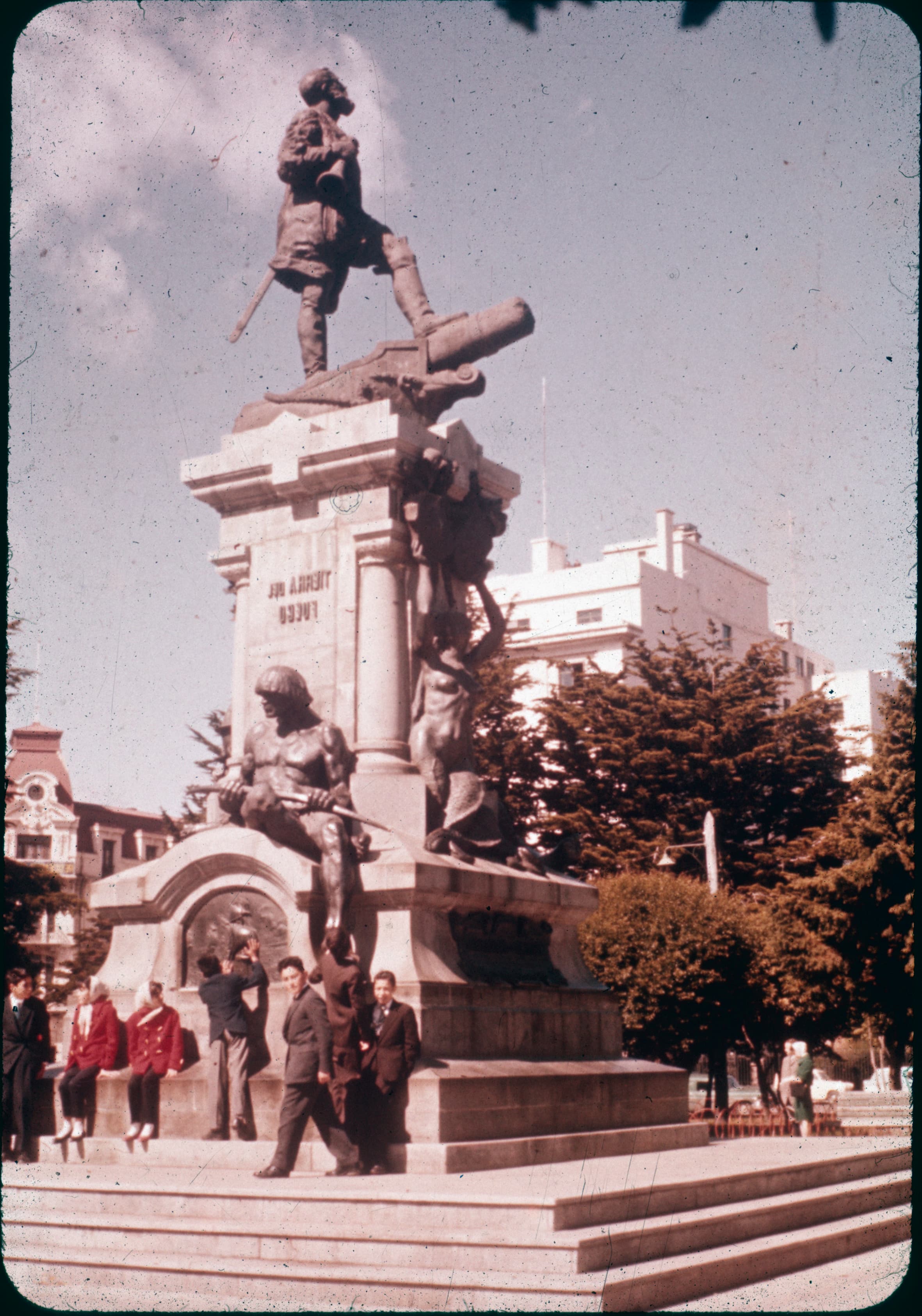 Monumento a Magallanes, Plaza Punta Arenas