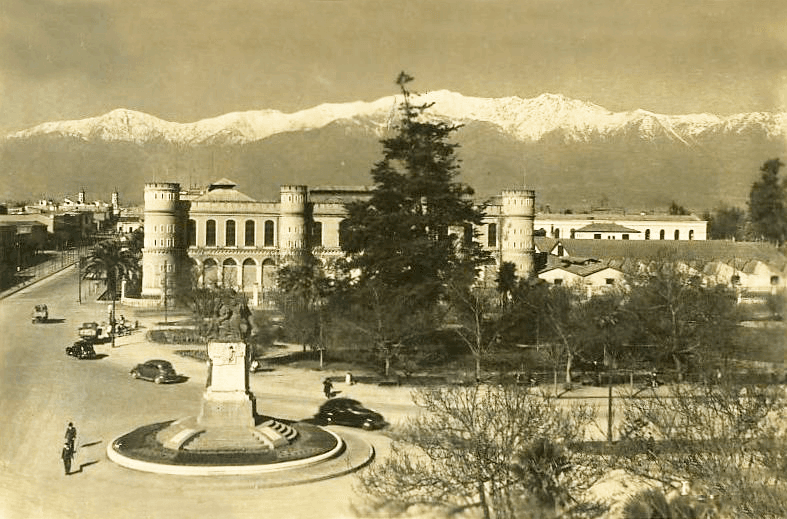 Plaza Ercilla en avenida Blanco Encalada en 1939