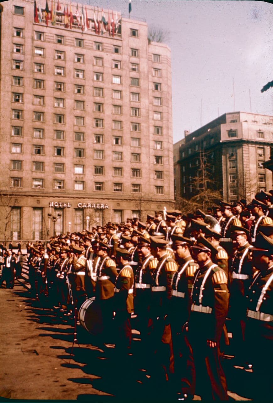 Cambio de guardia y Hotel Carrera años 60s