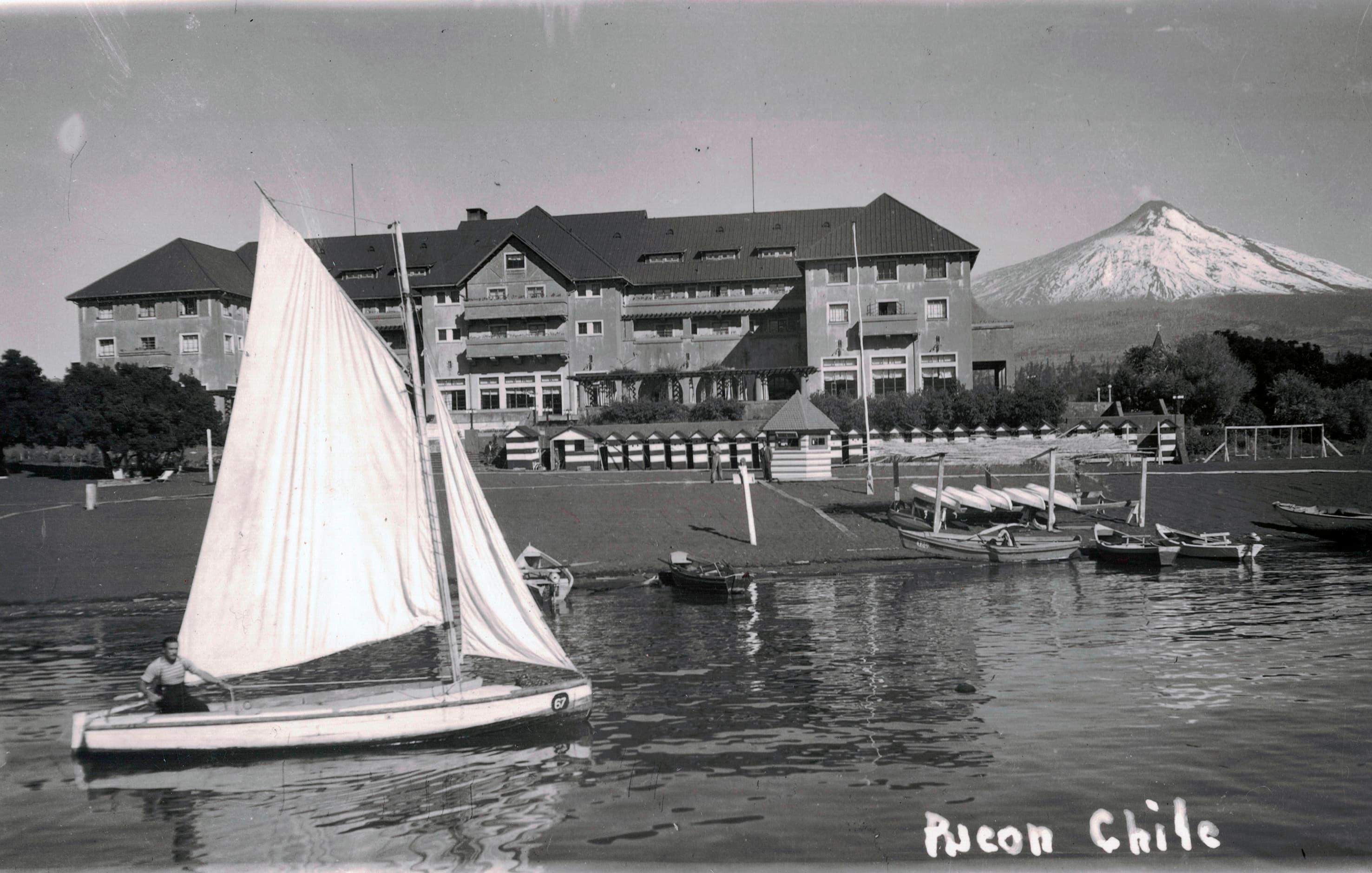 Gran Hotel Pucón y Volcán Villarrica en los 40