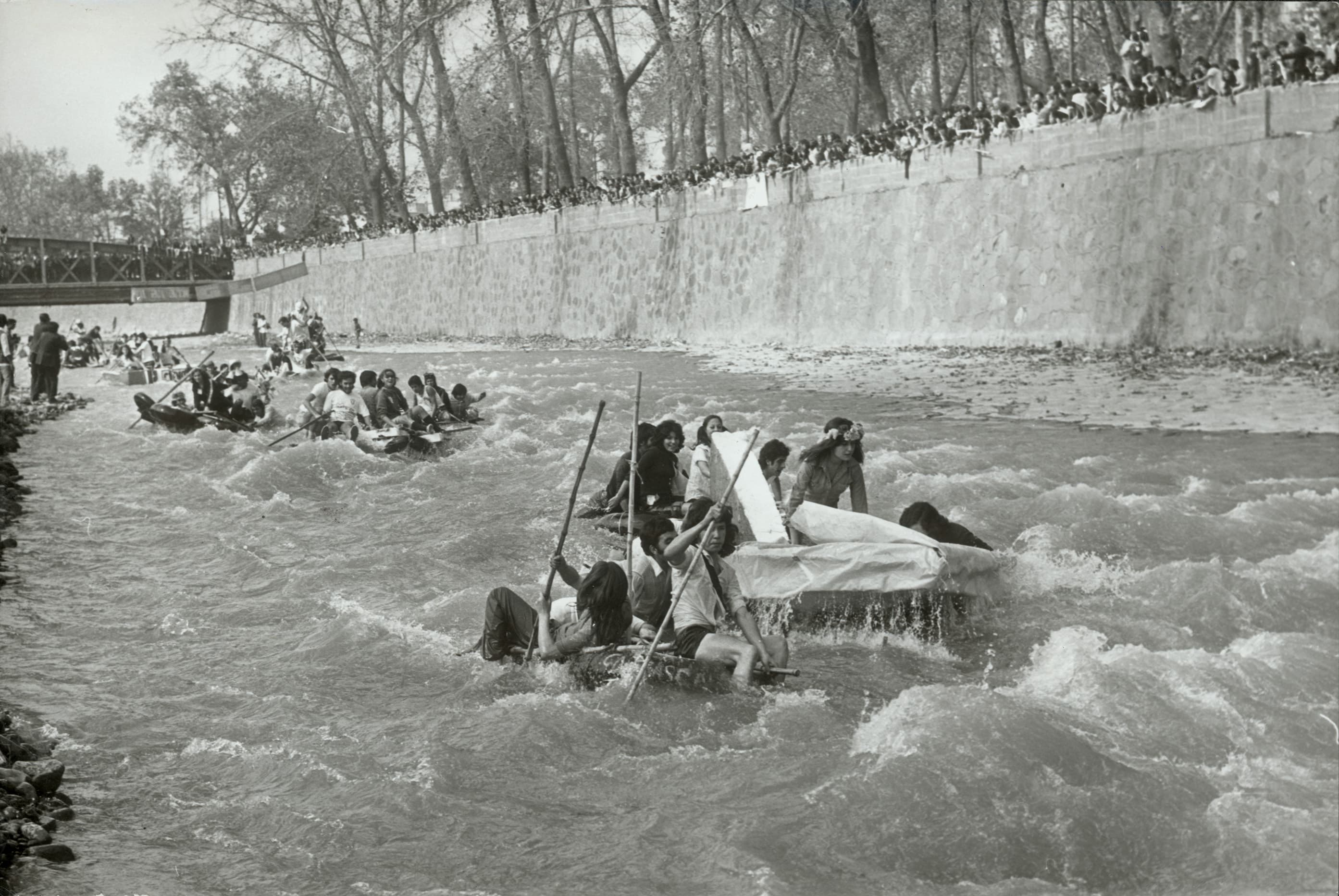 Rafting en el Río Mapocho, 1973
