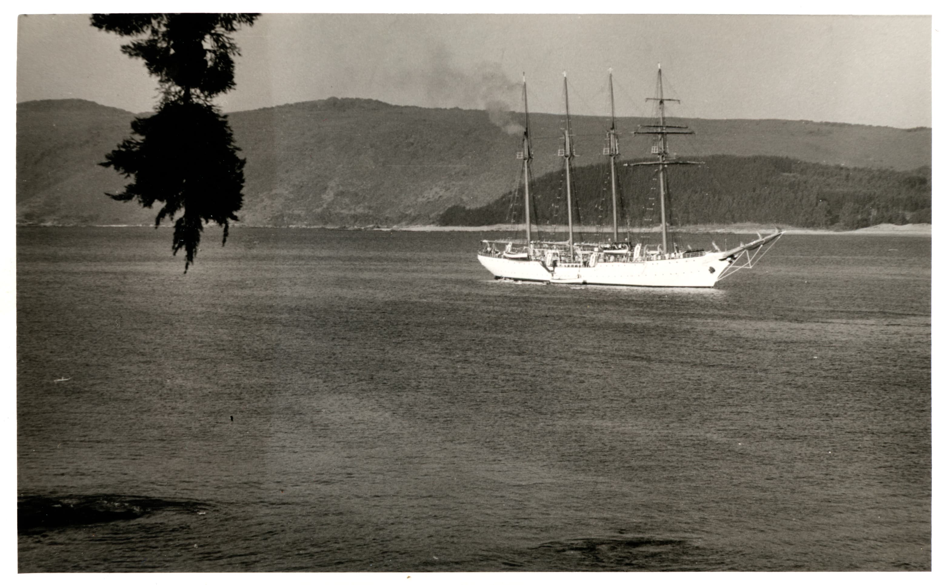 Esmeralda en la Bahía de Papudo, ca. 1960