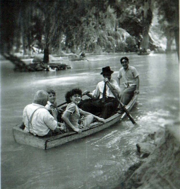 Paseo en Bote en Termas de Cauquenes, 1945