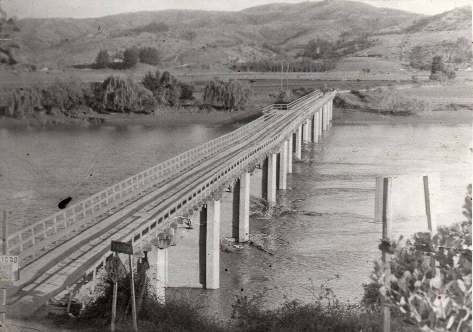 Puente Escalones de Licantén en 1950