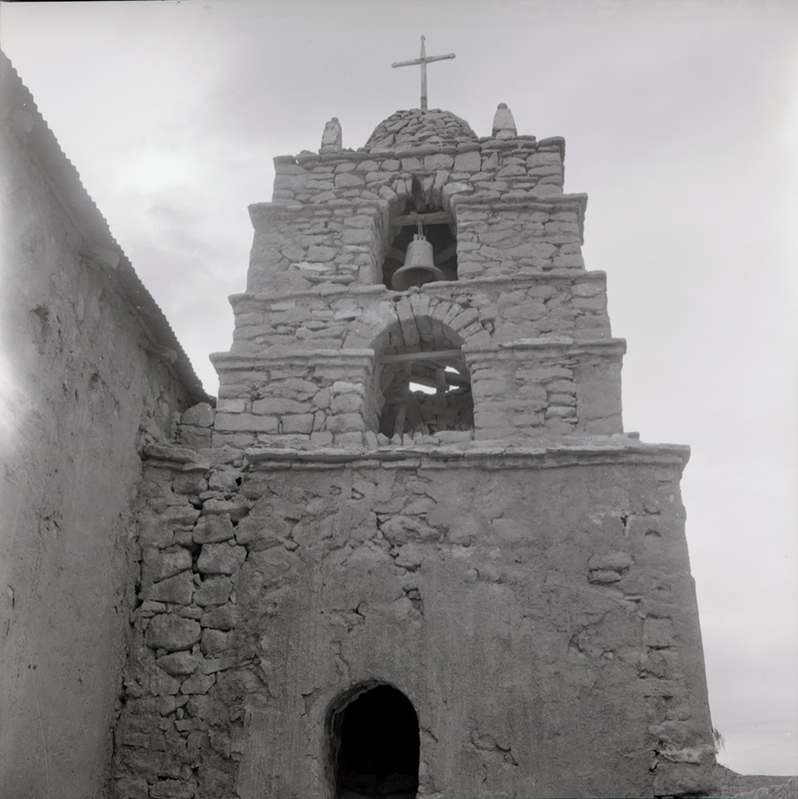 Campanario de la iglesia de Ayquina, 1966