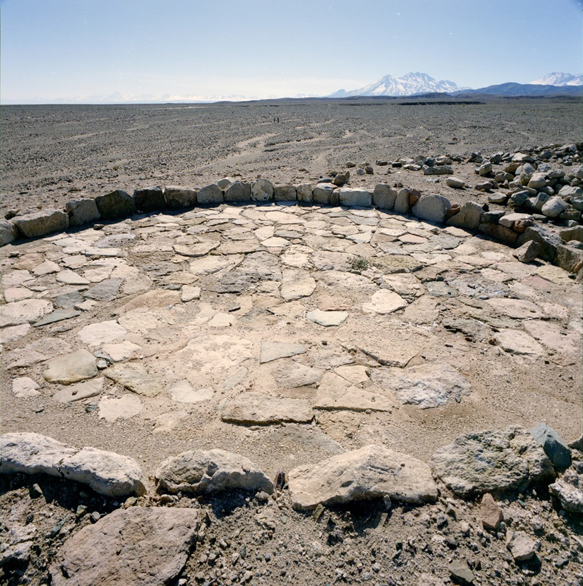 Ruinas prehispánicas en Peine, ca. 1990