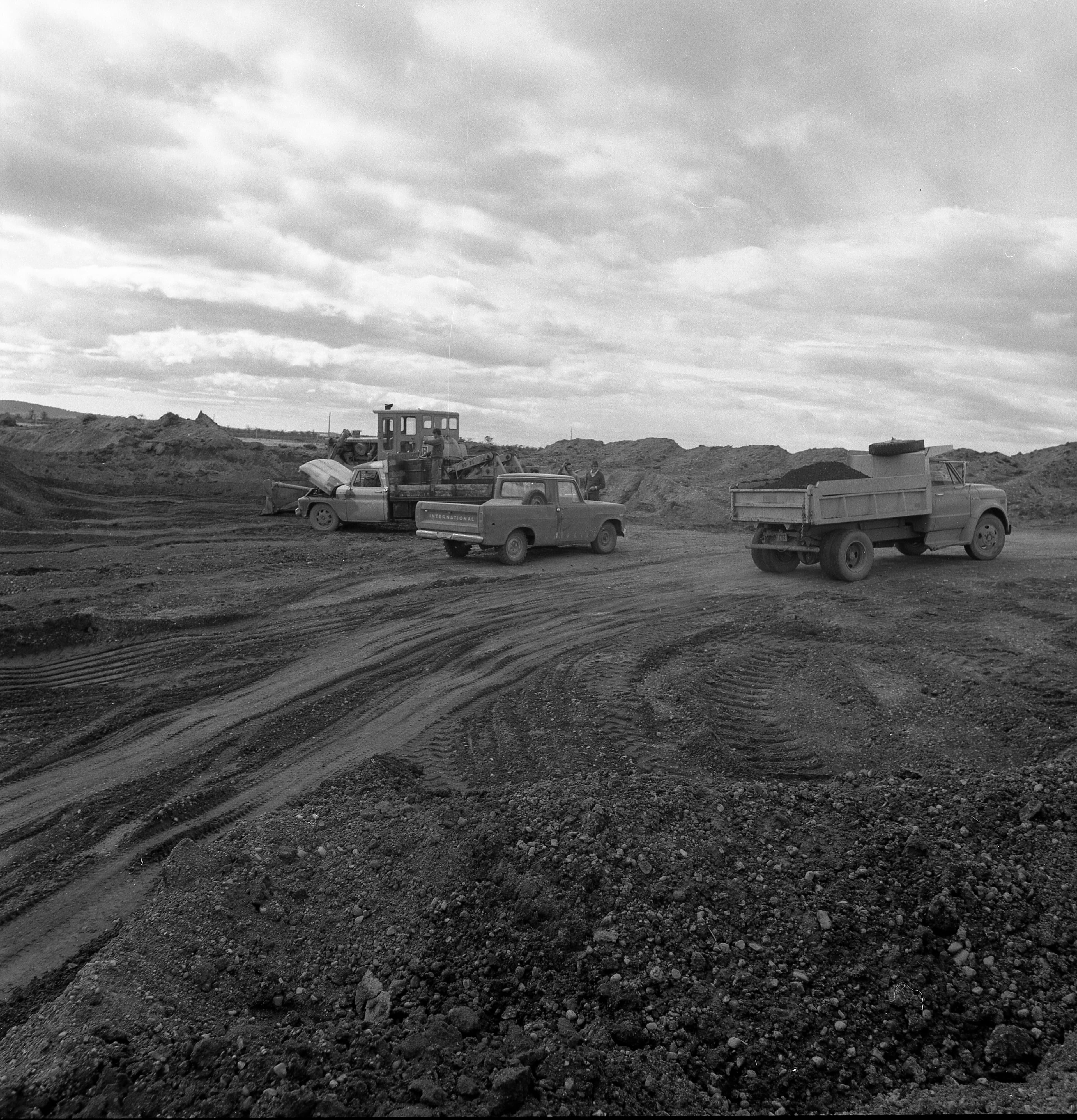 Construcción del camino entre Puerto Natales y Punta Arenas, 1969