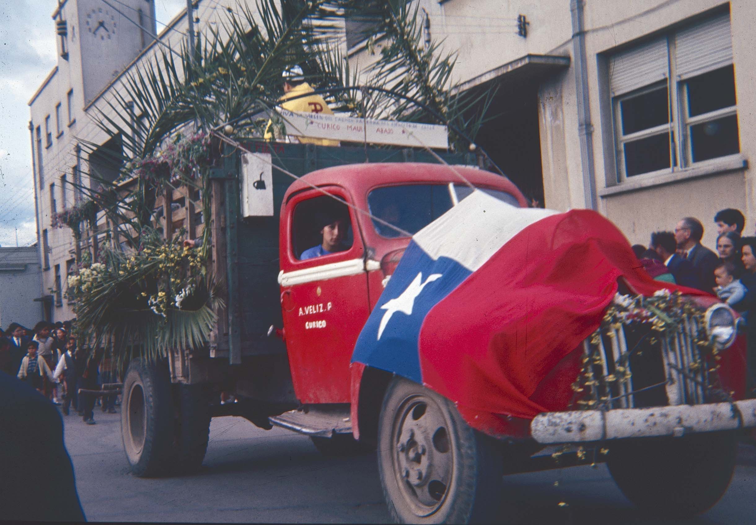 Procesión por Curicó en los 60.