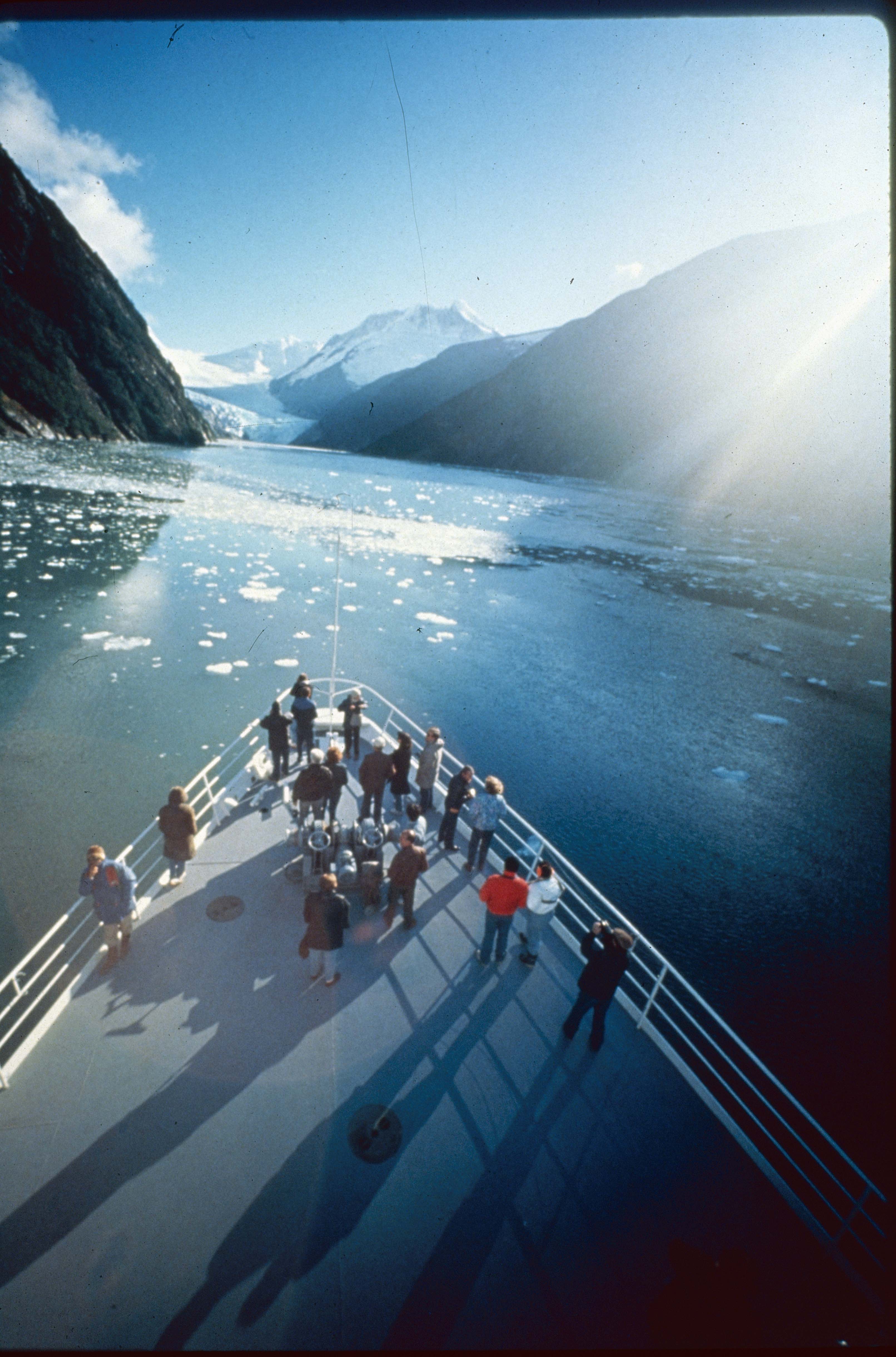 Crucero Australis y turistas, 1990