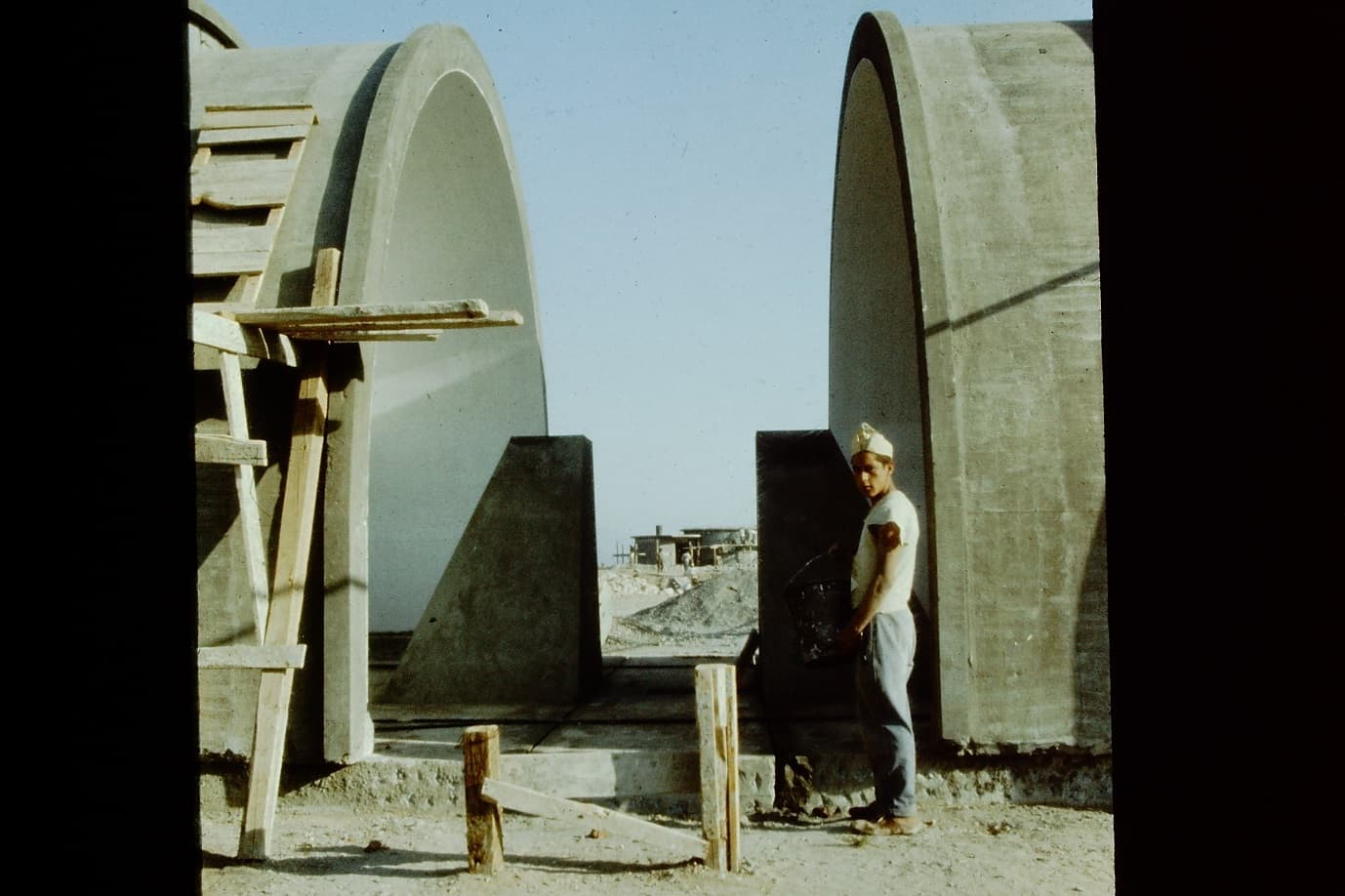 Construcción observatorio Cerro Calán en 1958