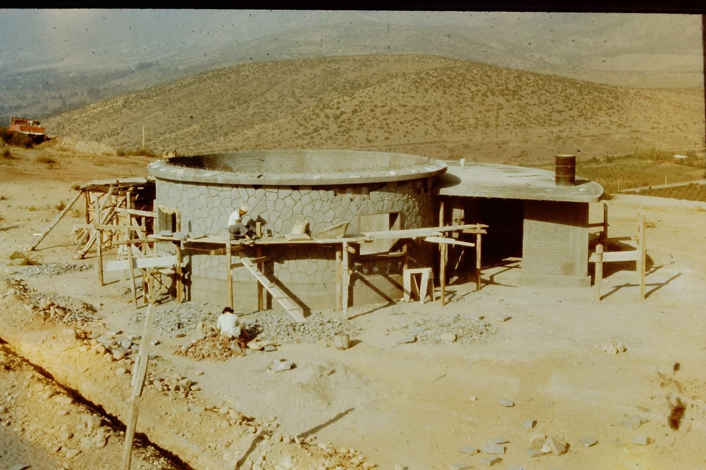Construcción observatorio Cerro Calán en 1958