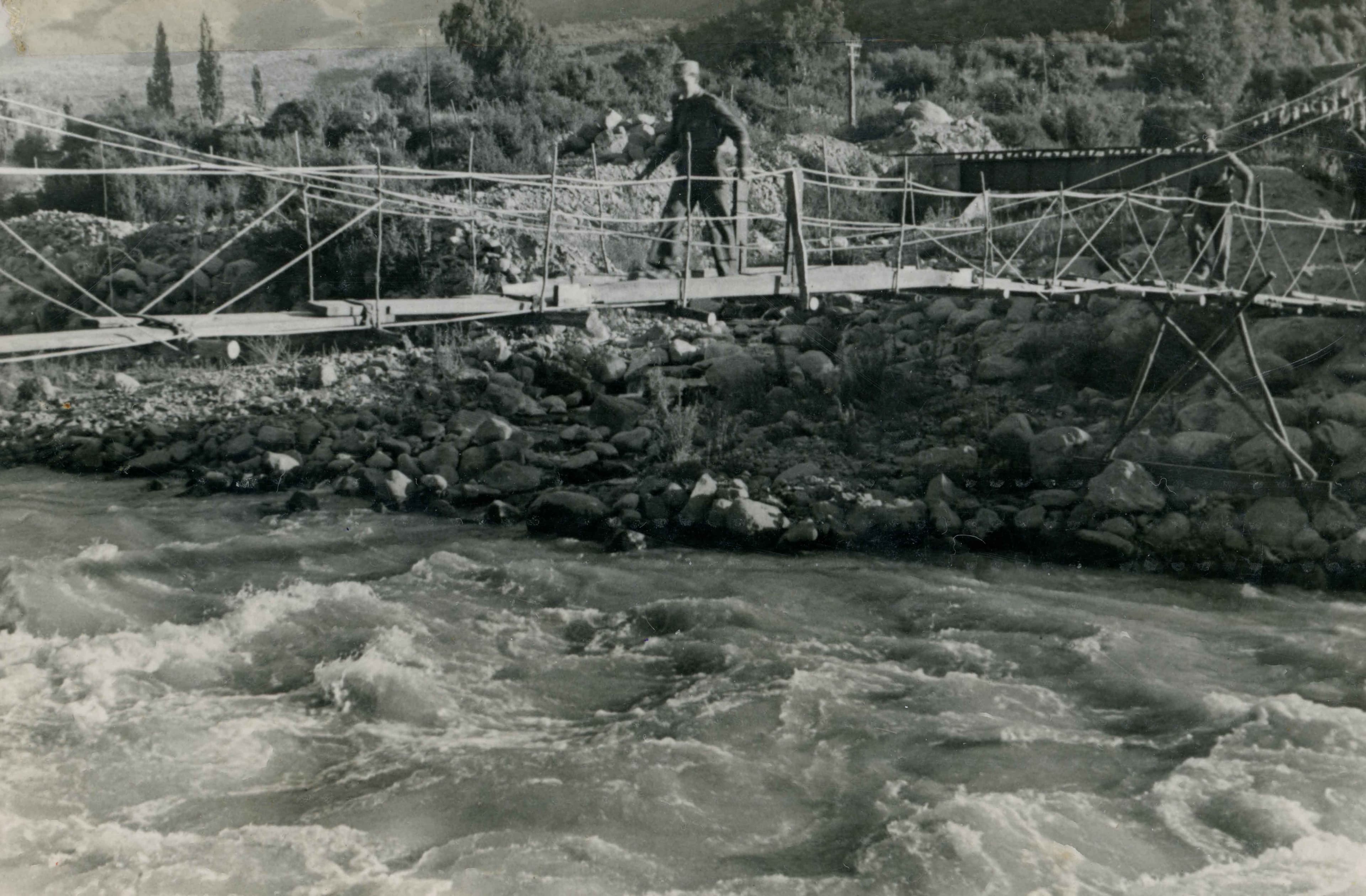 Pasarela sobre el Río Aconcagua en 1946