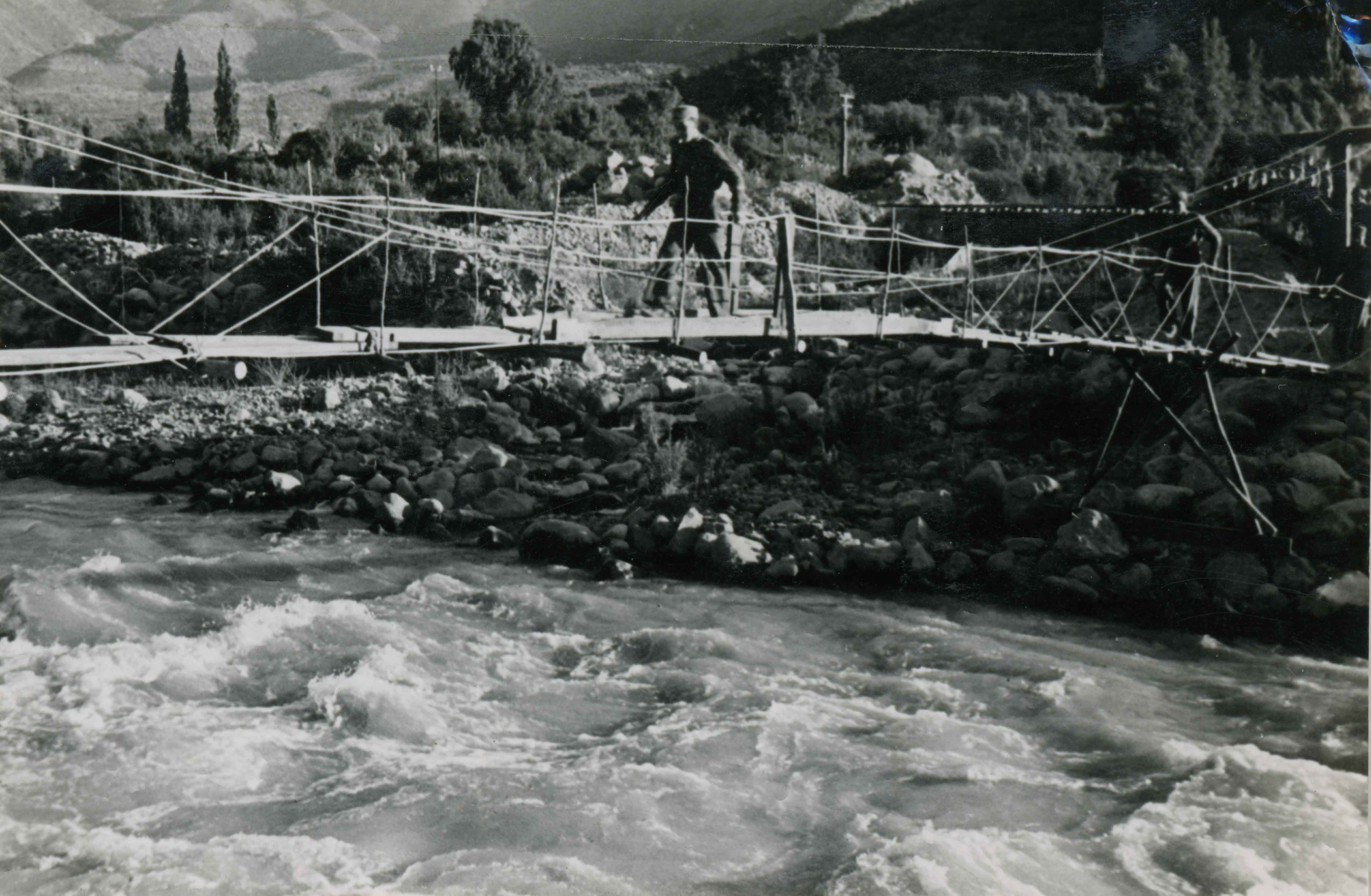 Pasarela sobre el Río Aconcagua en 1946