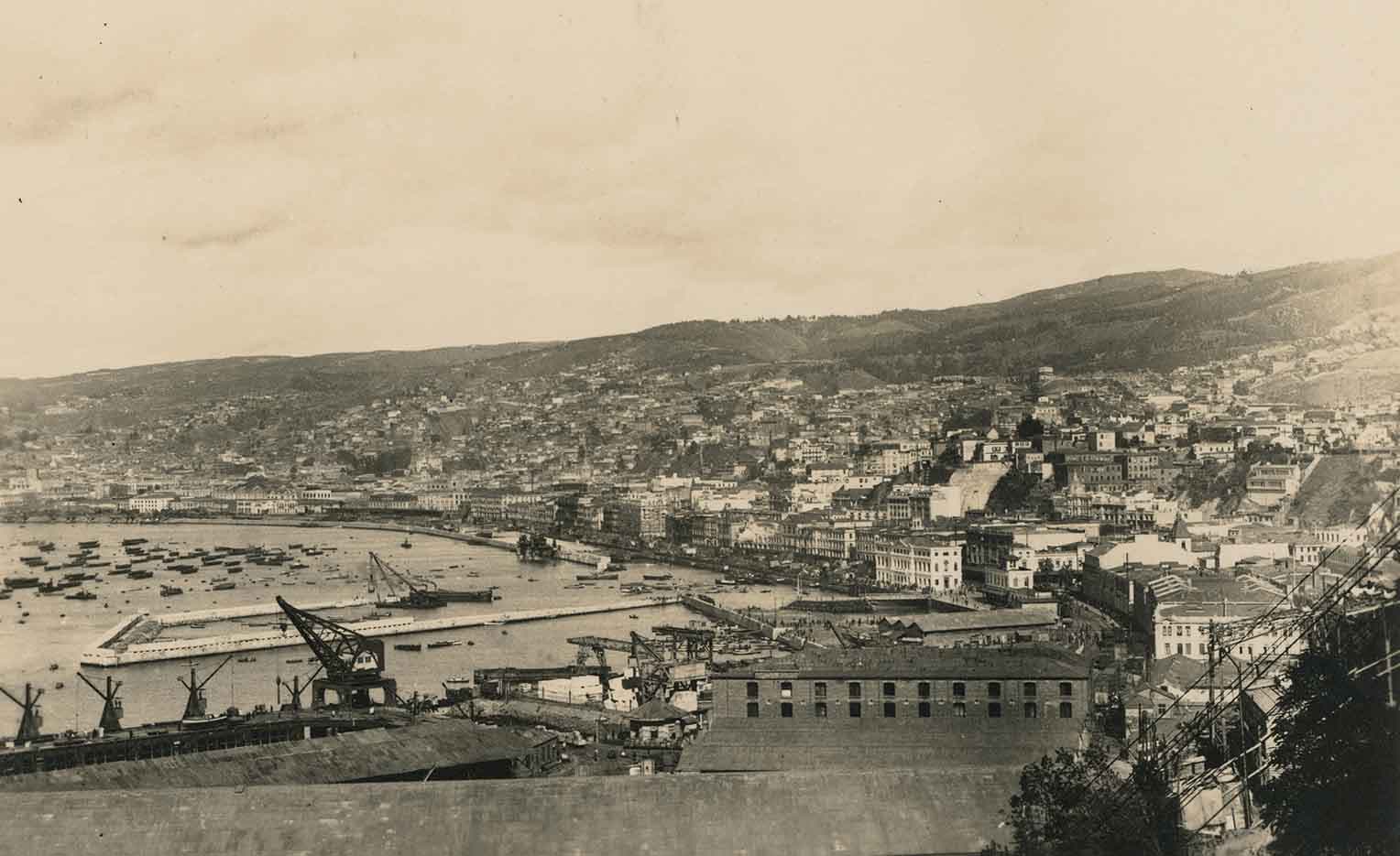Vista general de Valparaíso en 1924