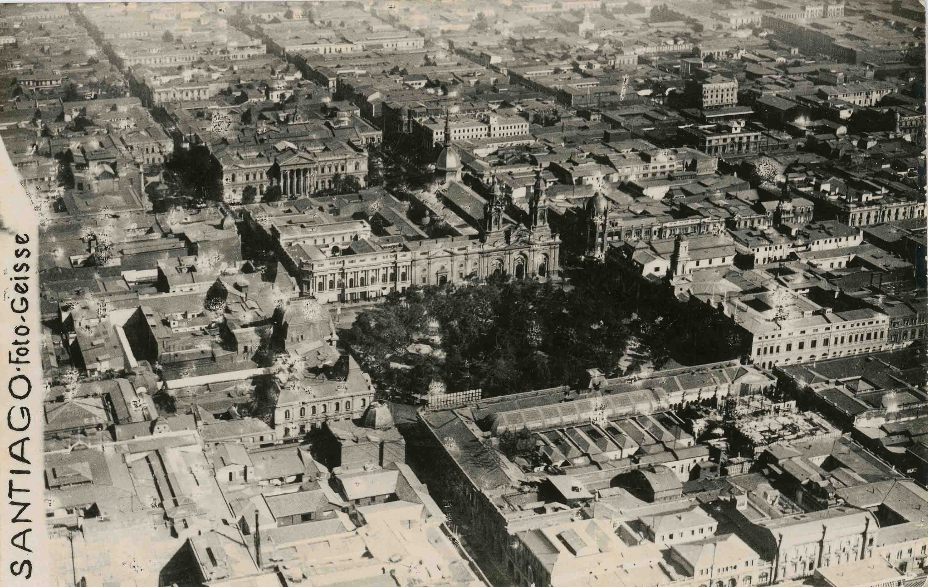 Plaza de Armas de Santiago ca. 1910