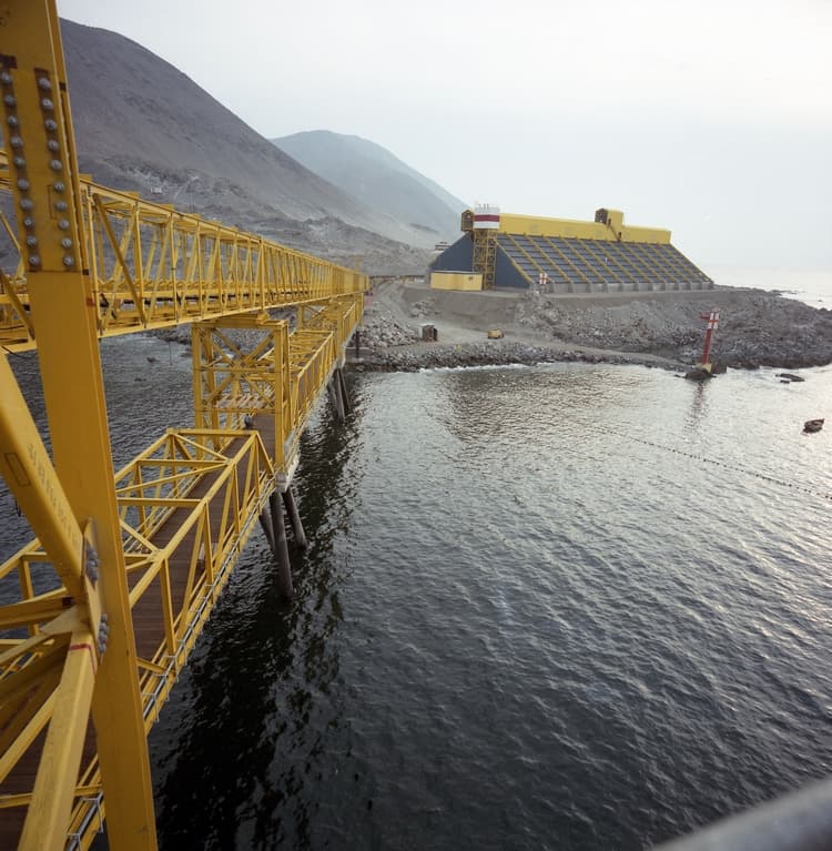 Construcción de Puerto Coloso en 1984