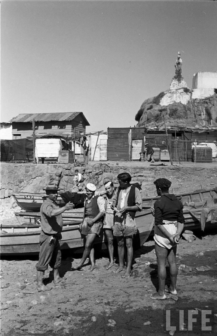 Hombres en Caleta El Membrillo, Valparaíso, 1950