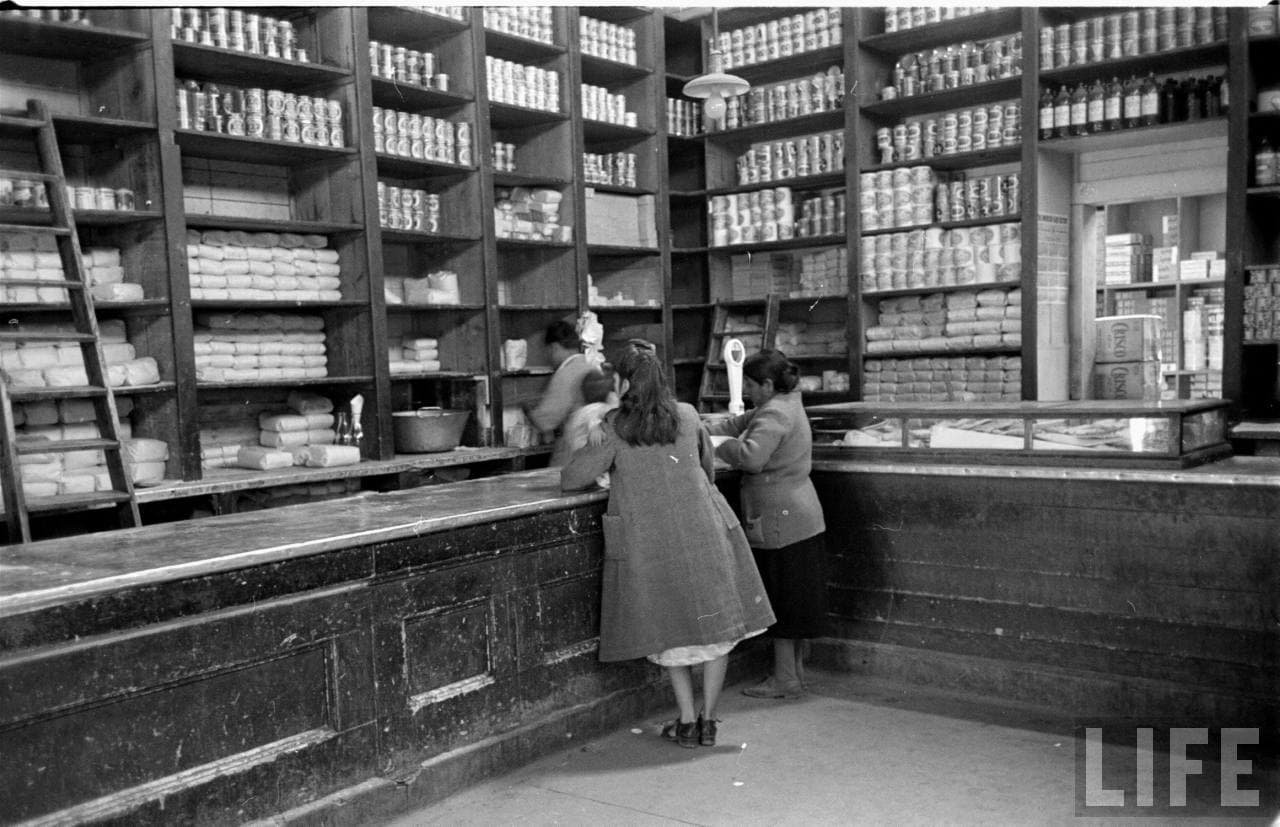 Antiguo almacén, lugar desconocido en 1950