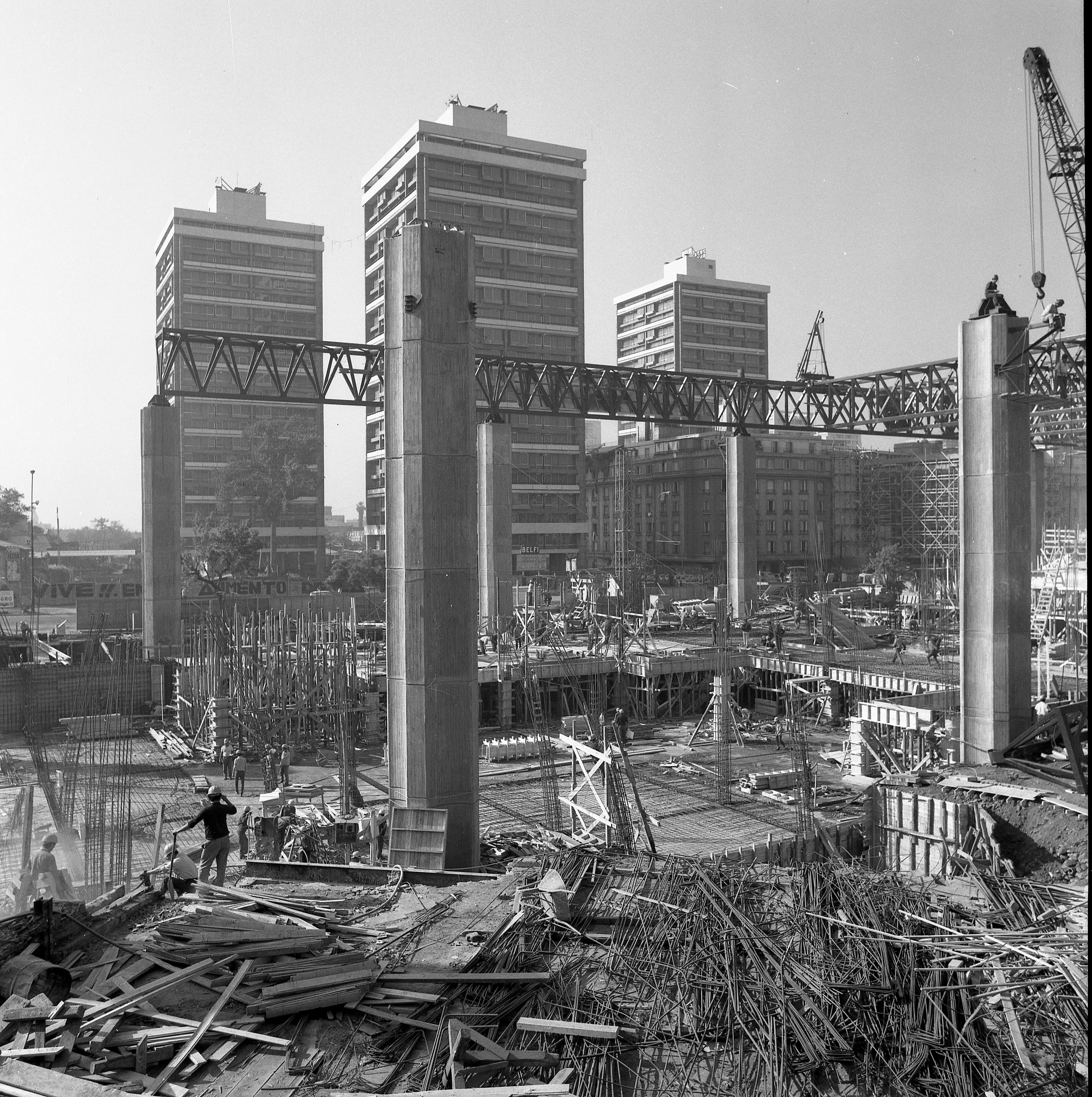 Construcción Edificio Unctad III-Gabriela Mistral-CAP-Maestranza Cerrillos en 1971