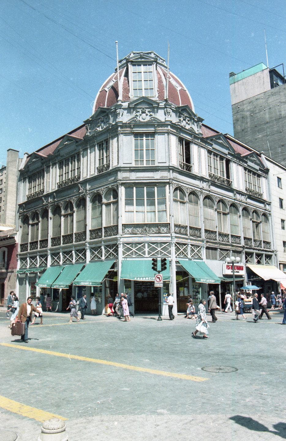 Edificio de Comercio Edwards CA 1990