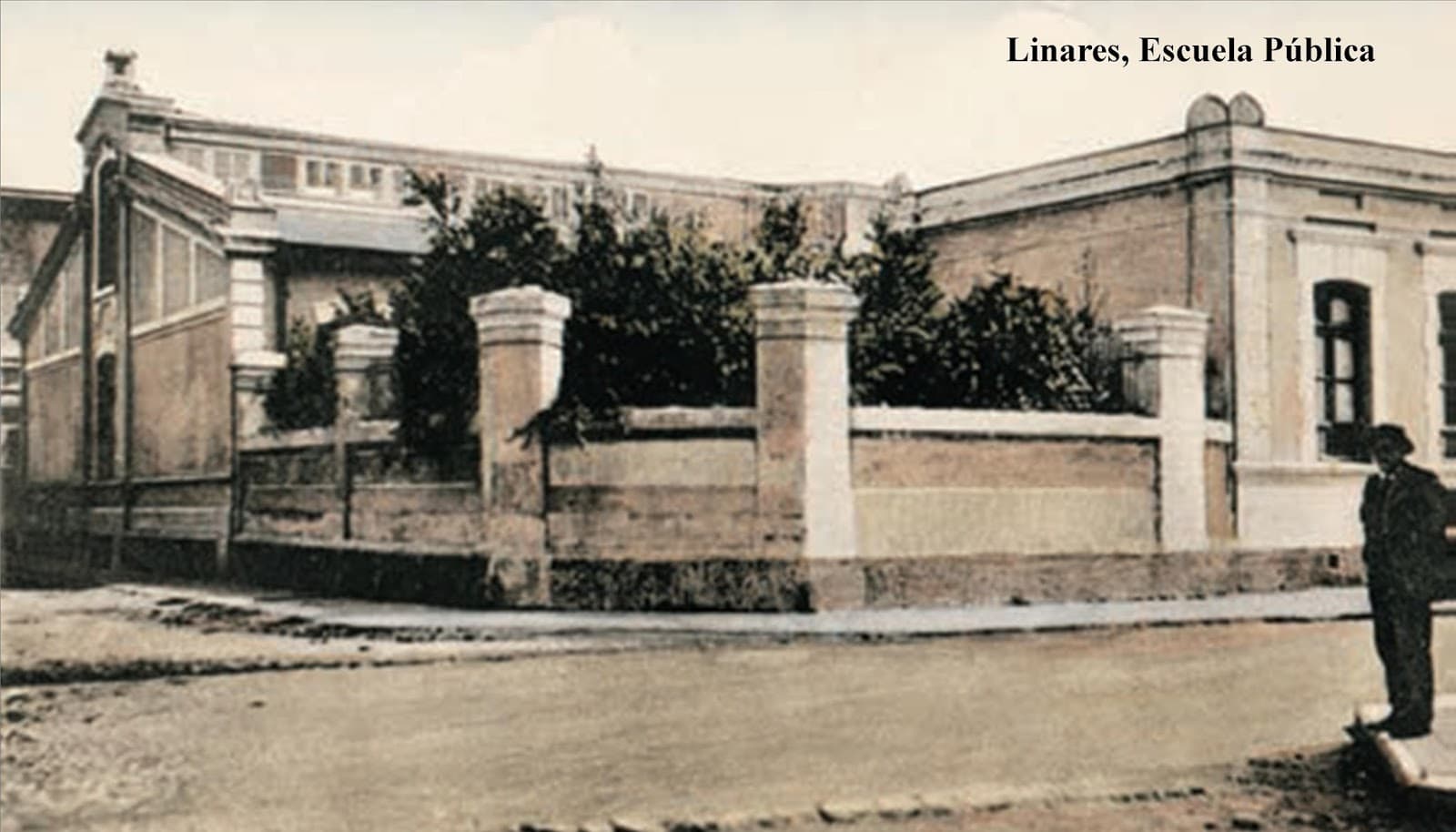 Escuela de niñas de Linares en 1920