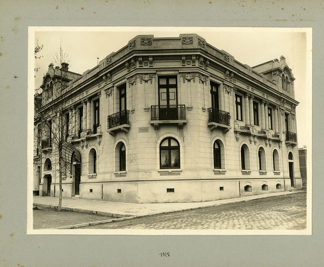 Edificio en la esquina de Almirante Simpson con Vicuña Mackenna, 1925