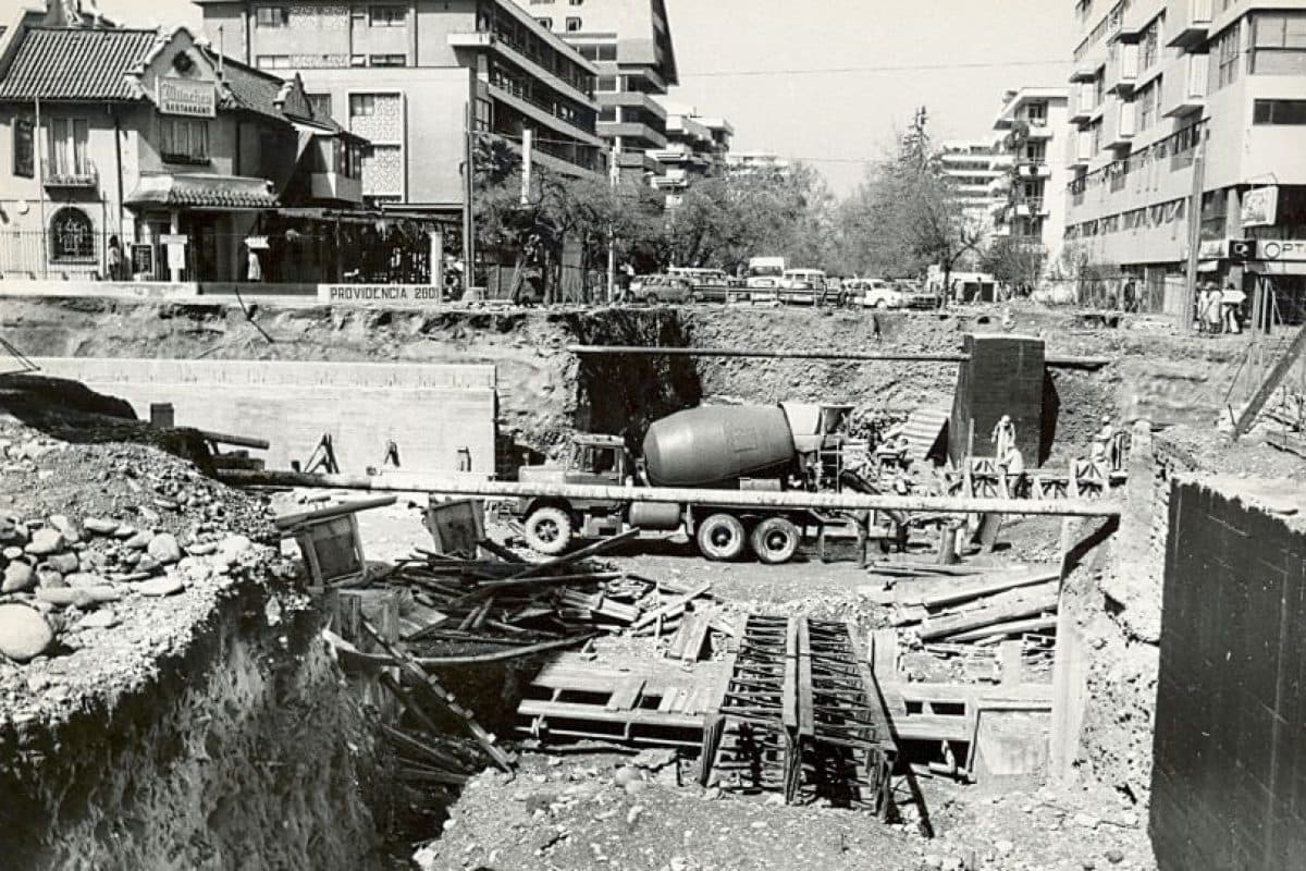 Acceso a metro Tobalaba en 1978